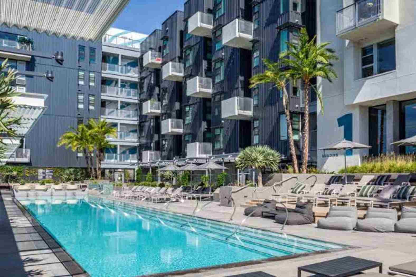 ava hollywood at la pietra place