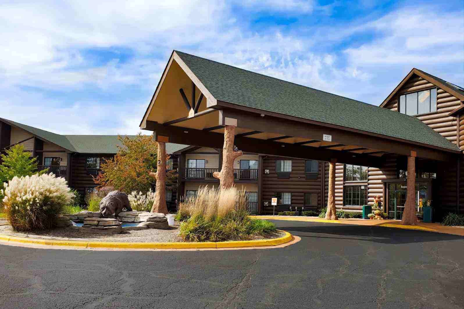 grand bear resort at starved rock