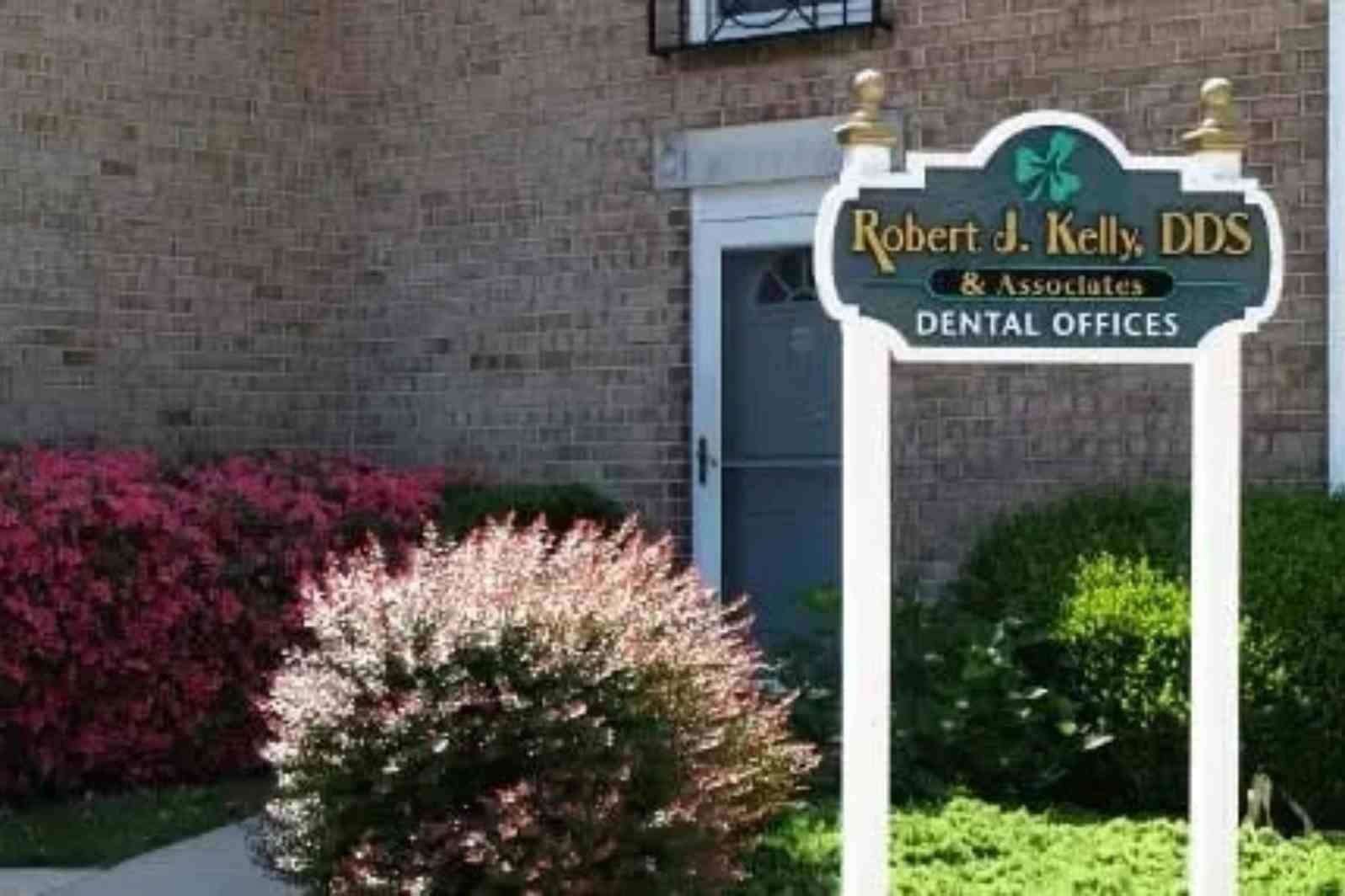 robert j kelly dds & associates
